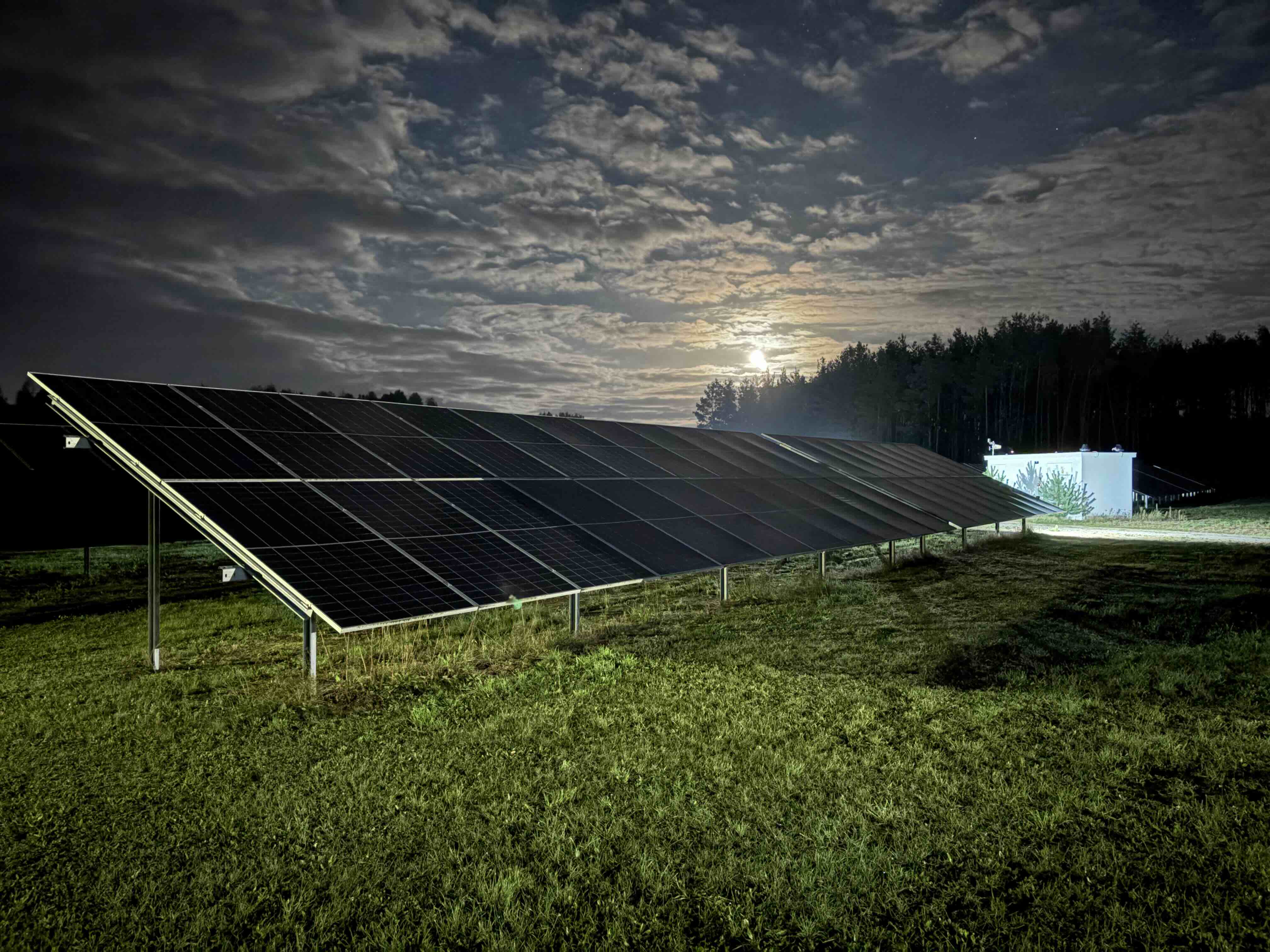 Panele fotowoltaiczne o zmierzchu