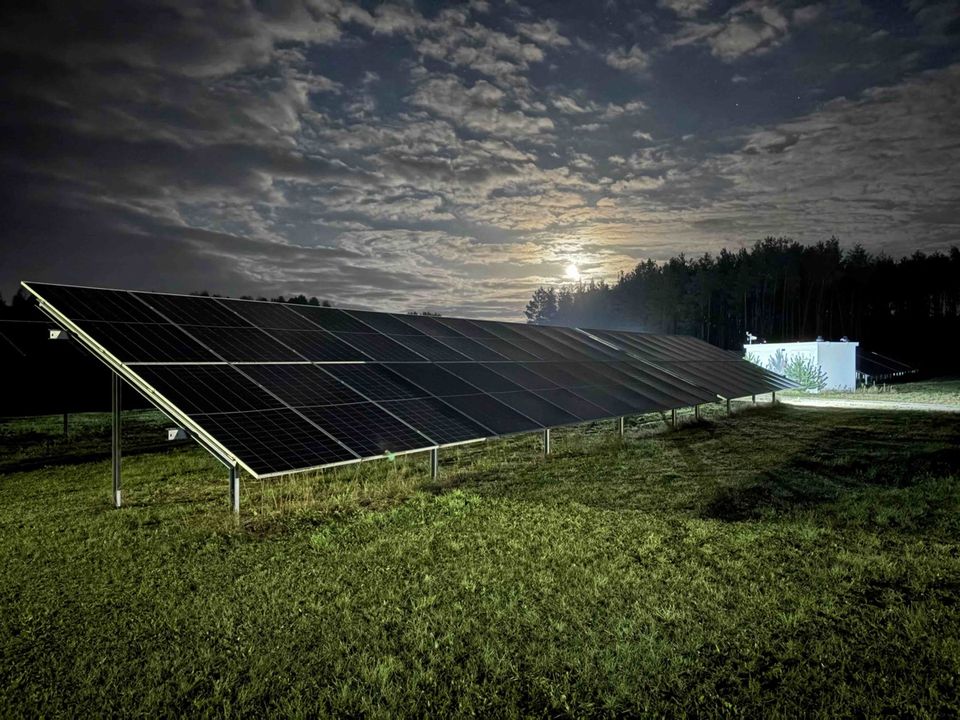 Panele fotowoltaiczne o zmierzchu
